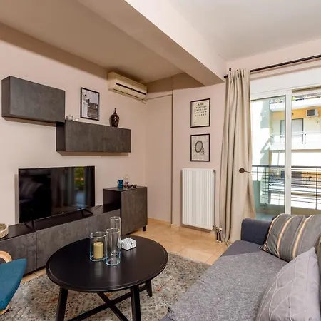 Апартаменты Elenas Modern With Free Parking *